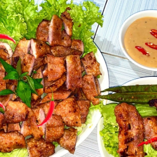 VÚ HEO NƯỚNG CHAO